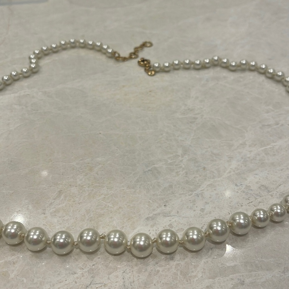 NWOT J CREW LONG PEARL NECKLACE